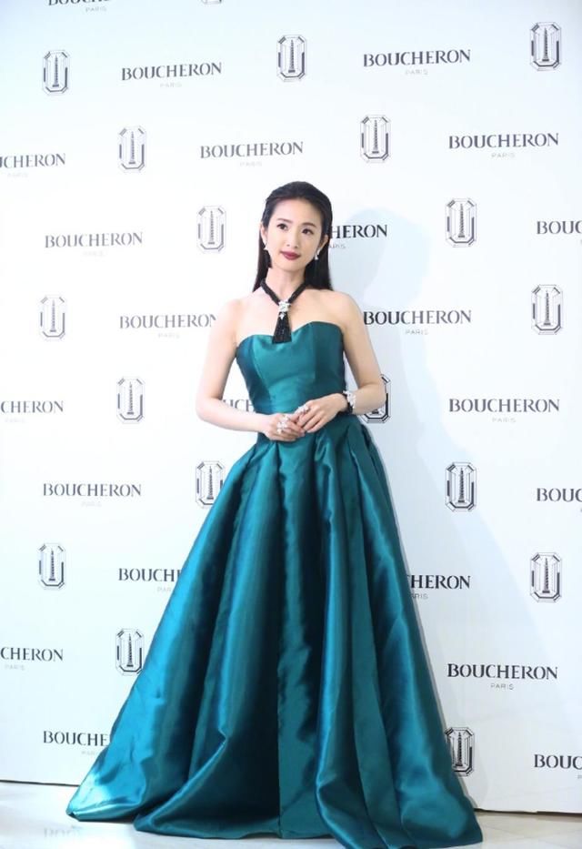 高圆圆新发型太嫩,性感吊带穿出清纯味道!舒淇粉色礼服太惊艳!