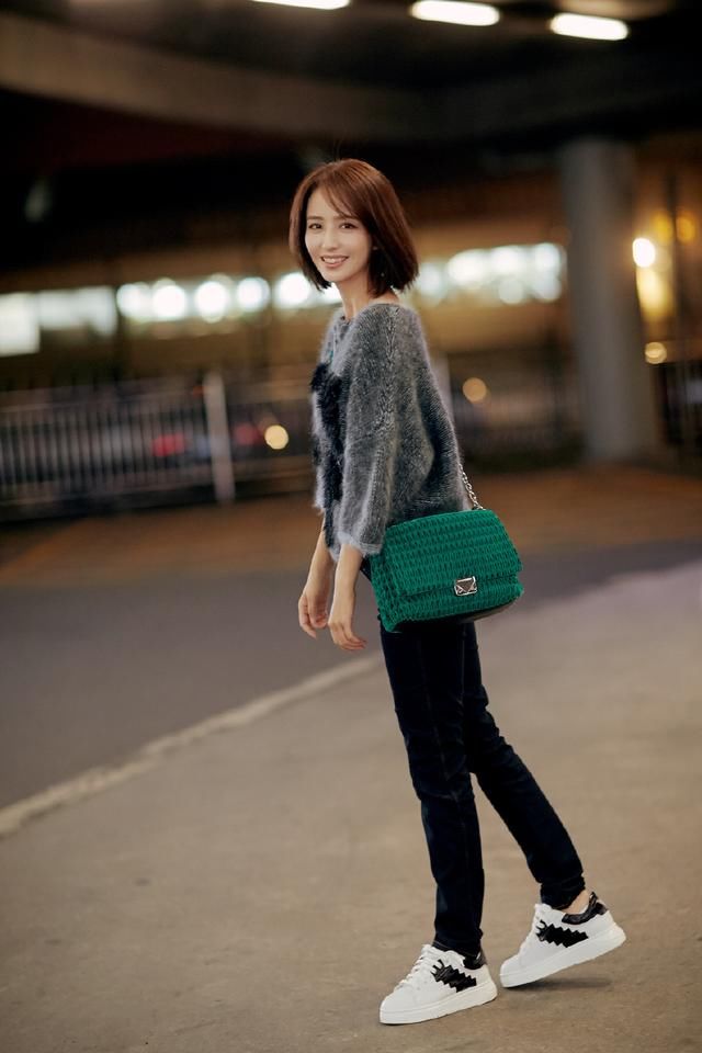 佟丽娅只是换了一款发型，气场十足，网友：这发型一般人驾驭不了