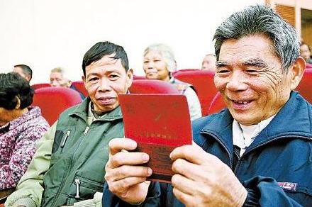 退休之后养老金是怎么领取的这些政策要了解