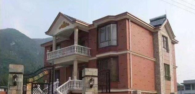  漂亮：现在的农村别墅都这么漂亮！继续住在城市里吧？