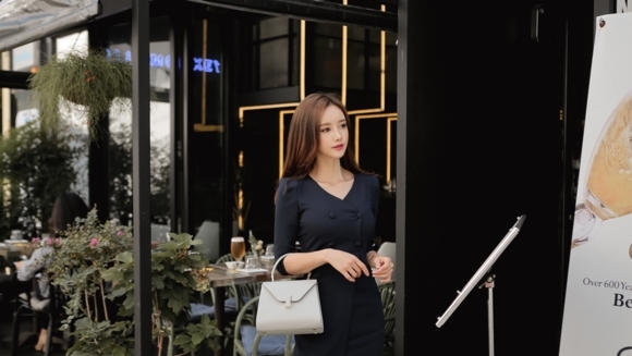  气质：办公美女孙允珠 气质西装连衣裙 性感美腿写真