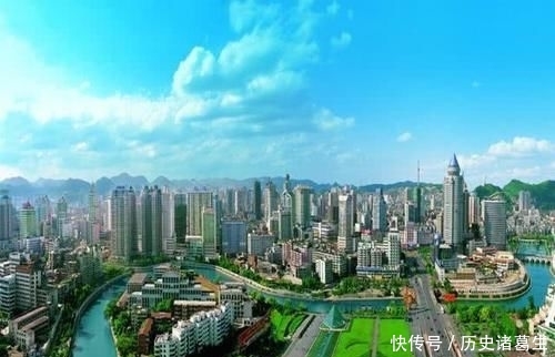  适合@中国“最适合养老”的网红城市，青山绿水、发展飞速，流连