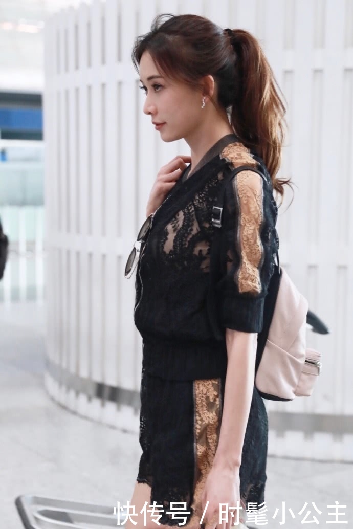 林志玲穿蕾丝装现身，暴露了一双惊艳长腿，网友：素颜也很迷人！
