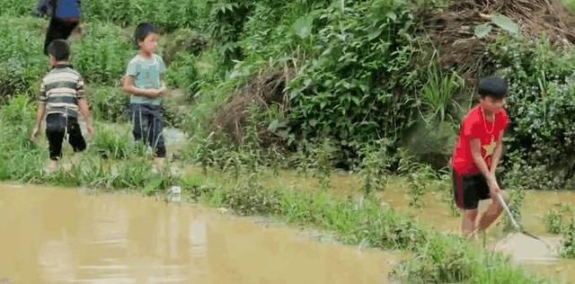 中国人到越南，实拍中越边界山区，山那边就是我国广西，你去过吗