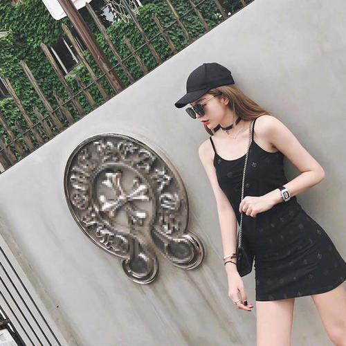 紧身连衣裙穿出性感很简单