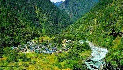 独龙江公路翻越高黎贡山，闯入怒江峡谷最后一个秘境，世外桃源！