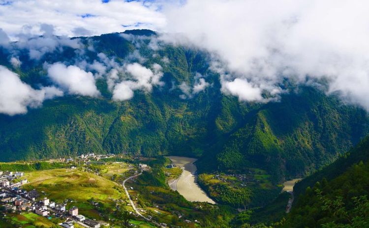 中国最惊艳的公路，绝色的风景，去过都不枉此生