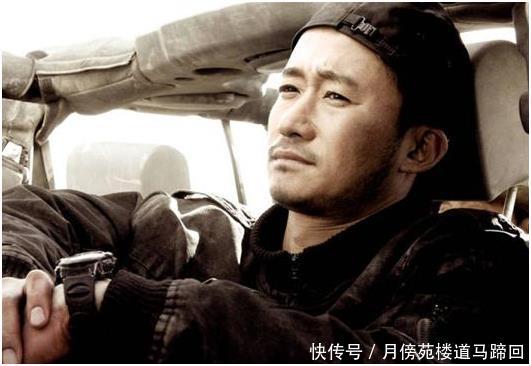 吴京笑嘻嘻回应黑白照事件，附上简短两个字健在