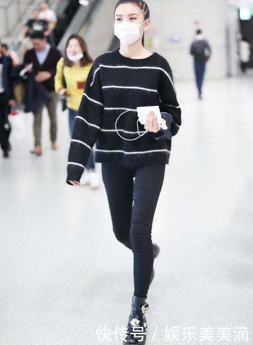 宋祖儿放大招，这么紧的裤子硬是穿了进去，网友：委屈你这腿了