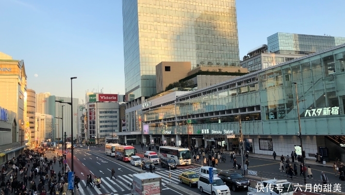 日本人口密度比我国还大,为什么却极少堵车?中国游客:值得学习