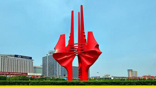 山东又一“黑马”城市，面积是深圳的8倍，网友：爆发将超越青岛