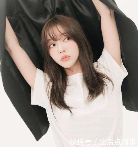  卫衣：“可爱精”洪智允上线！麦色大衣搭配同色系卫衣，保暖又有气质！