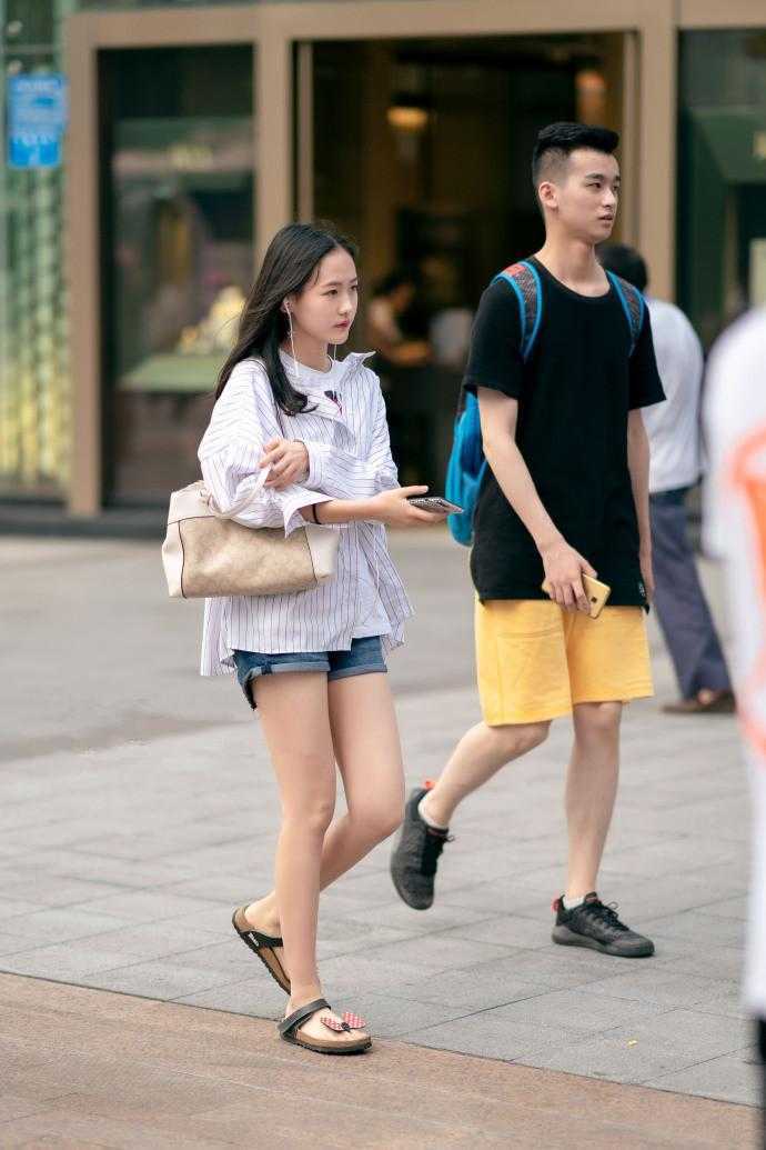 重庆街拍, 适宜的搭配彰显成熟女人味