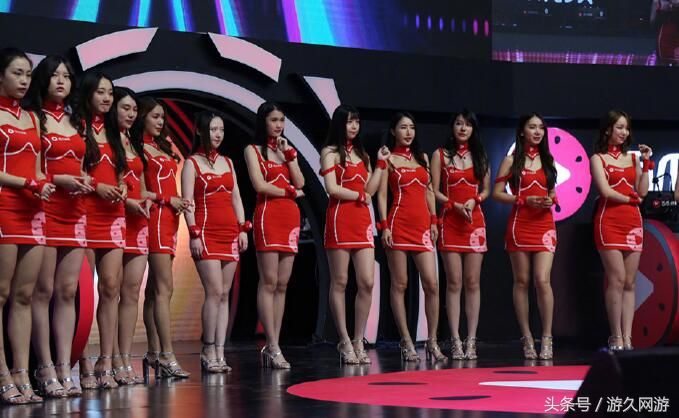 40度高温天气还去逛CJ展会的 除了游戏周边之外还有一排排美女