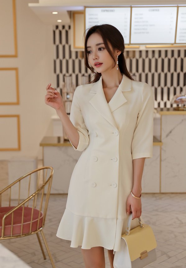 炼乳色百合幻梦轻熟百褶衣裙