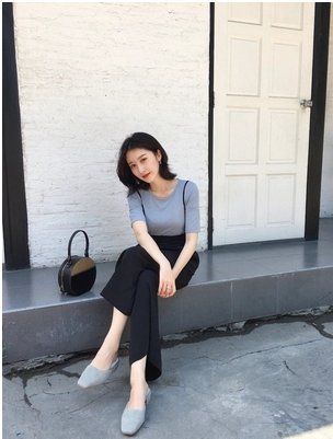 8月立秋后，40岁女人多穿这种时尚套装，尽显女人窈窕身姿，美