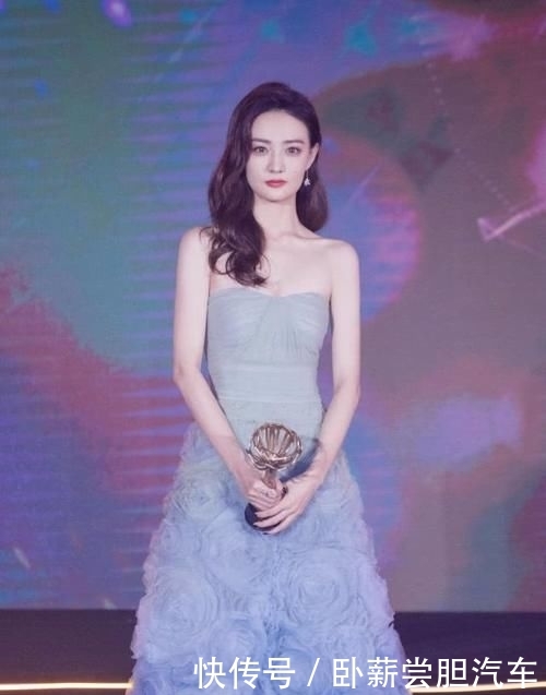  【身穿】徐璐美回颜值巅峰！身穿黑色斜肩连体裤优雅高贵，性感又不失甜美