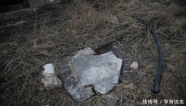 “悬崖”上废弃的窑洞村： 全村娶妻难, 50年间仅娶进一个媳妇儿