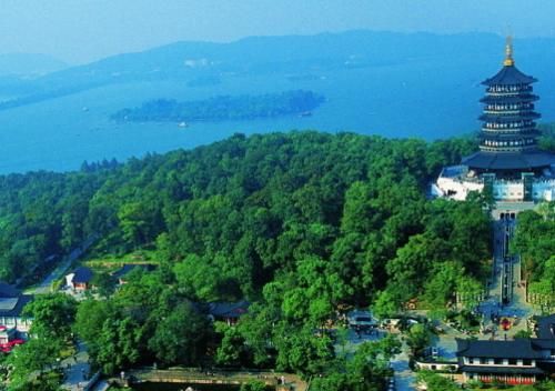 这里是我国发展得最快城市之一，并且风景怡人，是你的家乡吗？