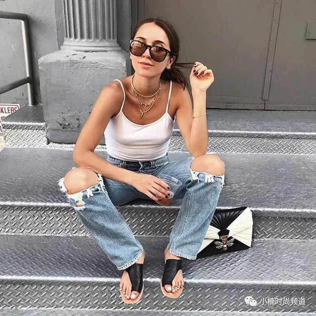 今年夏天就踩着这双方头凉鞋，搭上90年代复古列车