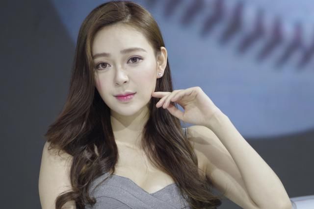 这个城市被称为“美女之都”在这个冬季彻底火了肤白貌美,大长腿