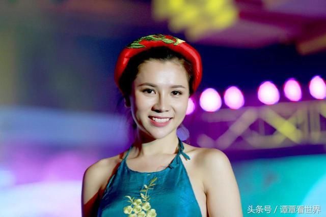 越南胡志明市被称为男人的天堂，奥黛姑娘让游客目不转睛