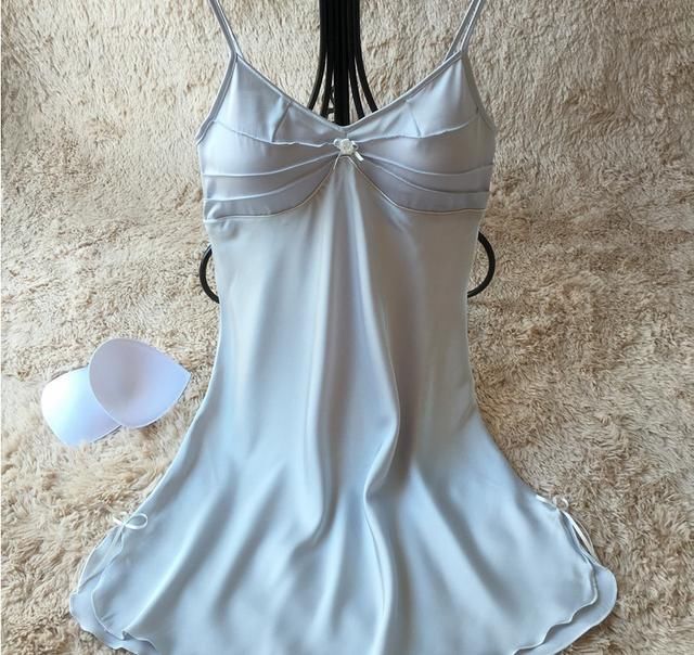 夜深人静，漂亮的夜晚，怎么能没有一款漂亮的睡衣，看看喽