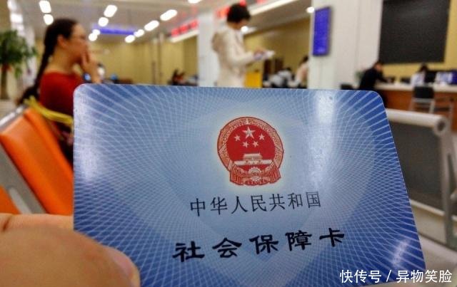 职工社保已交九年，因年限不够无法退休，转成居民社保能退休吗