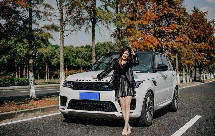 平行车路虎揽胜运动款