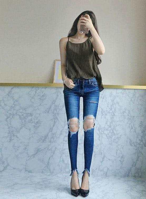 紧身裤尽显邻家女孩气质，简单的情有独钟更具典雅韵味