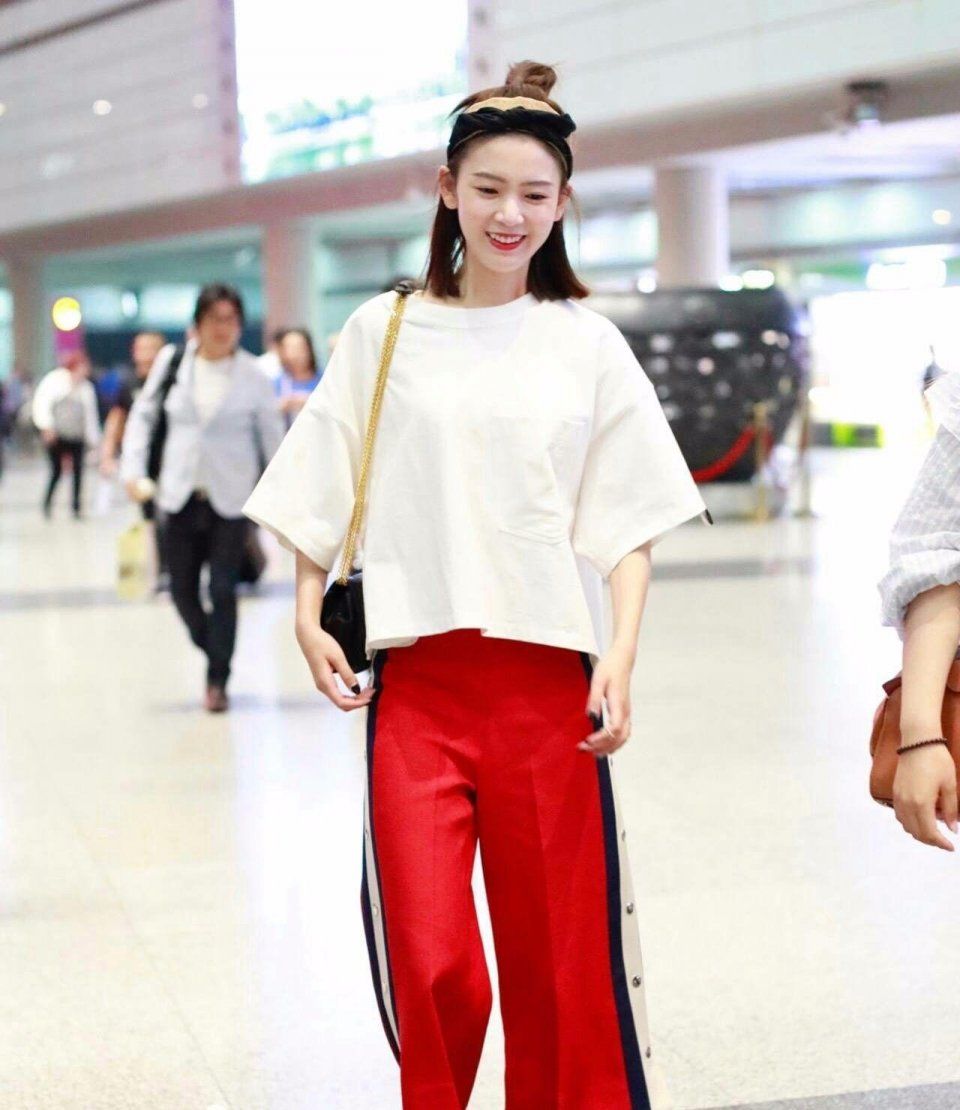 陈瑶挺小的，可偏要走不适合自己的“复古风”!网友:活该你不火