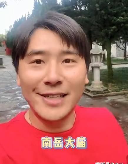  『祈福』42岁著名主持人马可罕露面！为卖货去庙里祈福？模样沧桑太唏嘘
