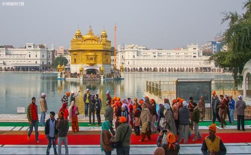 印度有座神圣的金庙，为所有人提供免费吃住，深受西方游客欢迎