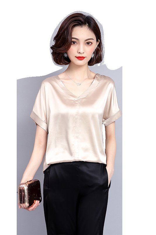 身材丰满的女人就穿吊带，特别性感有女人味，人人看了都脸红