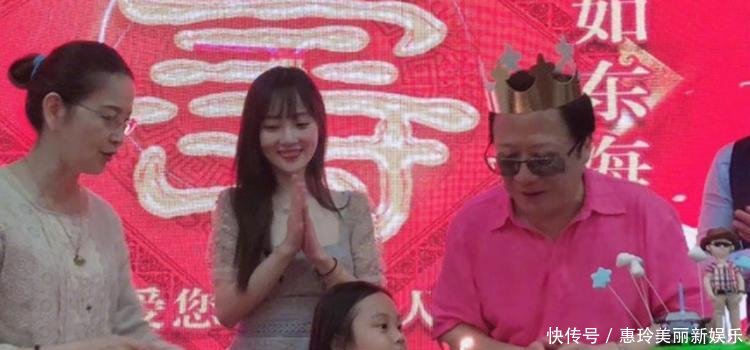 娱讯 疑似毛晓彤爸爸聊天记录秦俊杰工作室辟谣花木兰定妆照