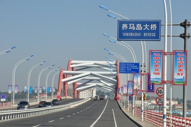 比三亚人少!比青岛消费低!北方最适合看海的城市，海鲜正肥!