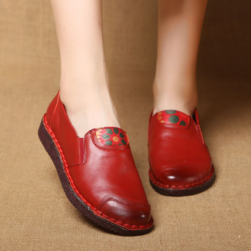 终于找到秋季流行的妈妈鞋，6070后穿超减龄，百搭还显脚小