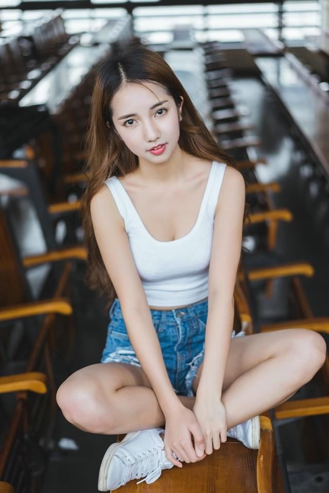 性感混血美女前凸后翘丰满迷人写真图片