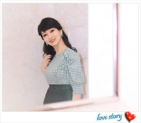 赵雅芝太狠了！63岁脚踩“两根细针”，网友：为了美不要命啦？