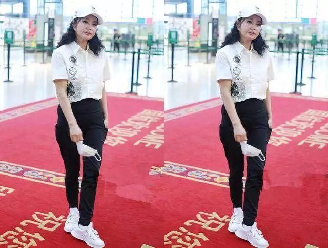 63岁的刘晓庆大脸臃肿，王母娘娘真的老了，女人都挽回不了青春