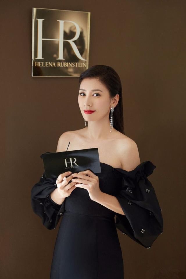 给发型师加工资，贾静雯泡面头，可爱气质炸裂！