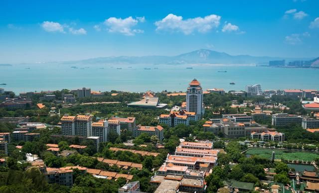  经济■南京经济是厦门2倍，教育医疗都更好，为何房价却远不如厦门？