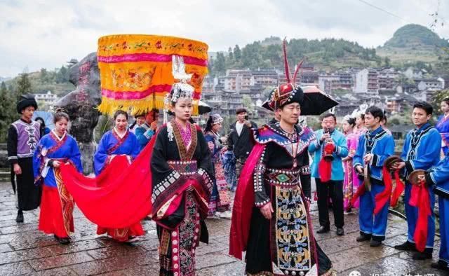  芙蓉镇：湘西这个地方，有千年古镇和亿年石林，你来过么？