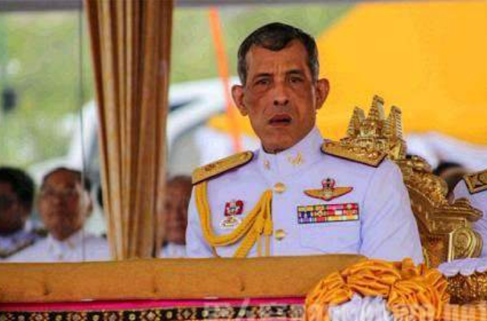 泰国人遇到国王需进行跪拜,那外国人看见国王,也要行此大礼吗