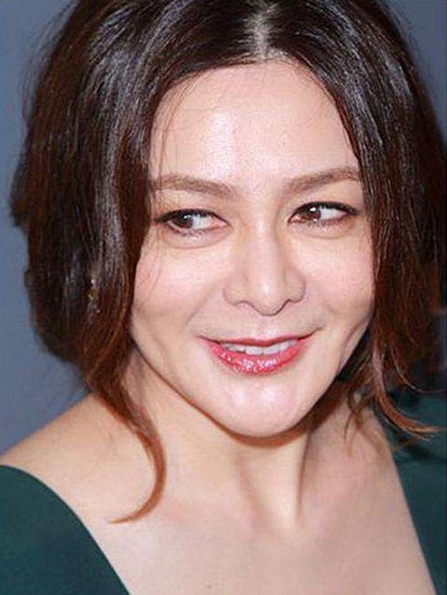 当55岁何赛飞遇见55岁关之琳，网友:与其硬撑不如自然老去!