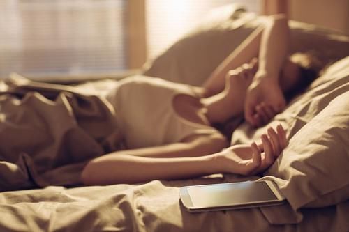  「睡觉」为何晚上睡觉会磨牙、说梦话？和健康有关吗？一文带你详细了解
