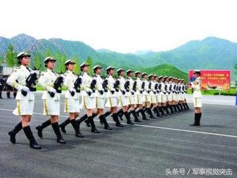 阅兵时，女兵为什么穿“丝袜”？说出来你都不一定会信