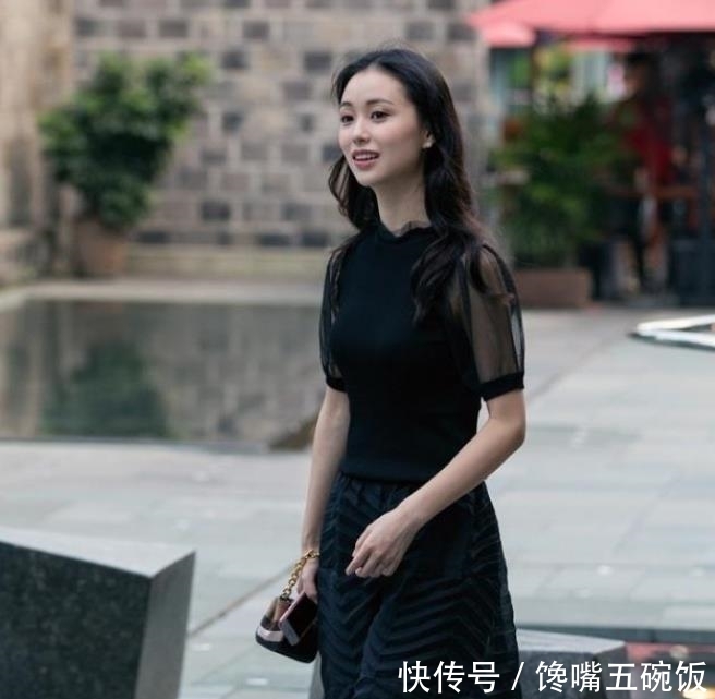  『穿着』美女街拍：身材曼妙的小姐姐，靓丽的穿着，秀出独特之美！