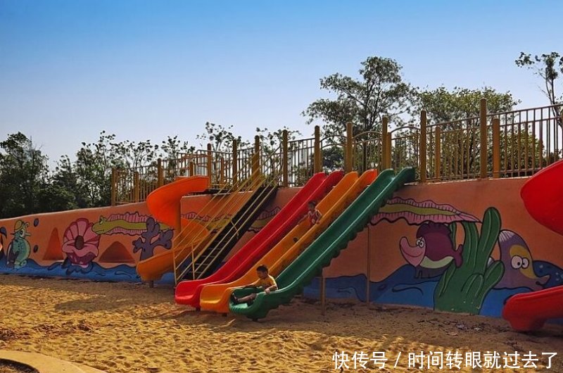 游客带西瓜进迪士尼，童话般美好的地方如今却遍地垃圾，不忍直视