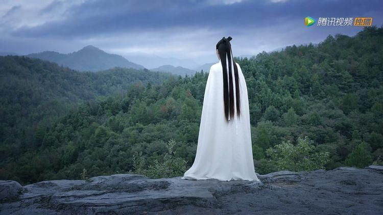 『仙气』古装女子的背影：仙乐仙气飘飘、白凤九美得像幅画！你能认出谁？